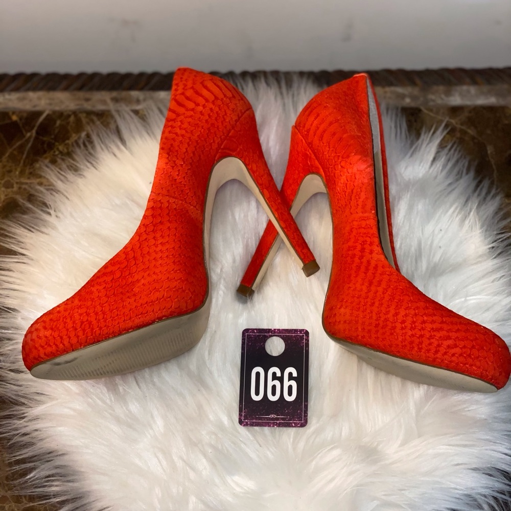 Comfy cute pumps! - Picture 1 of 6